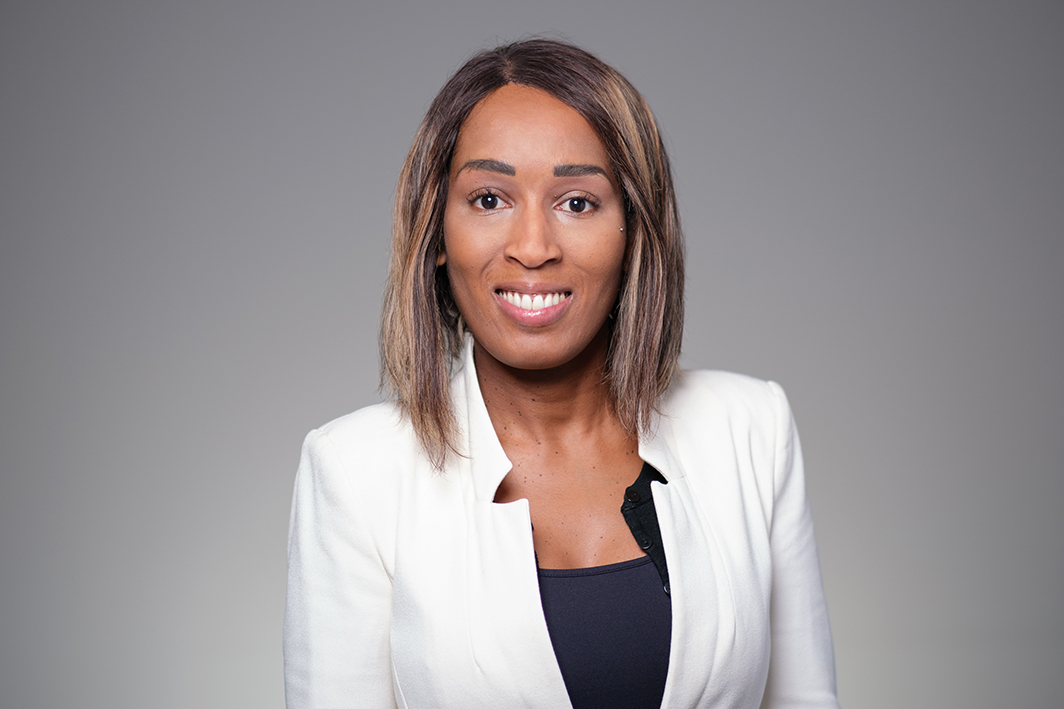 Appelle notre Collaboratrice du service clientèle Sandra Rey.