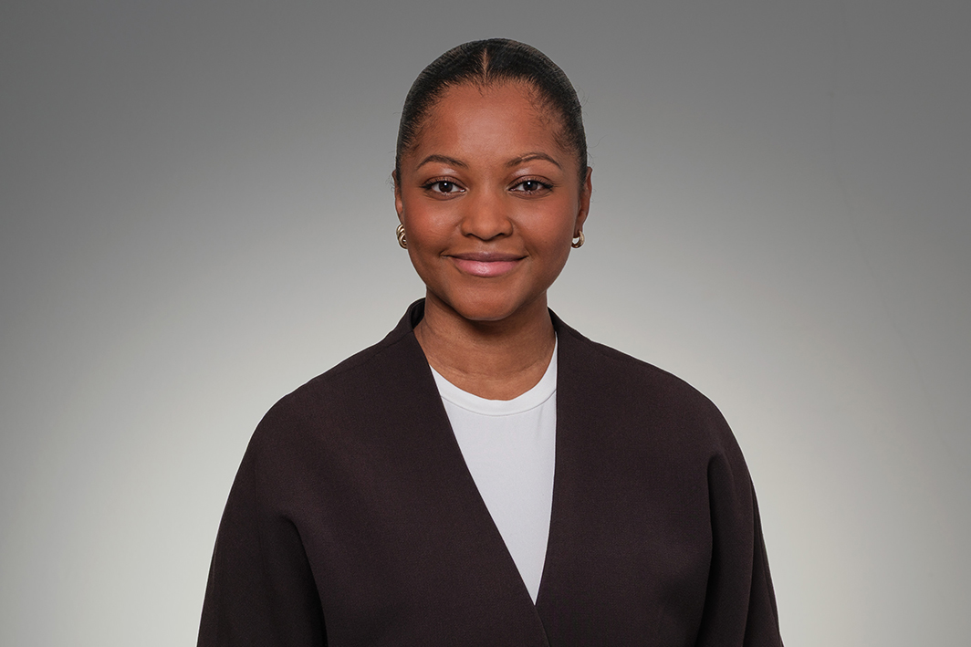 Appelle notre Collaboratrice du service clientèle Kelsy Monteiro Pires.