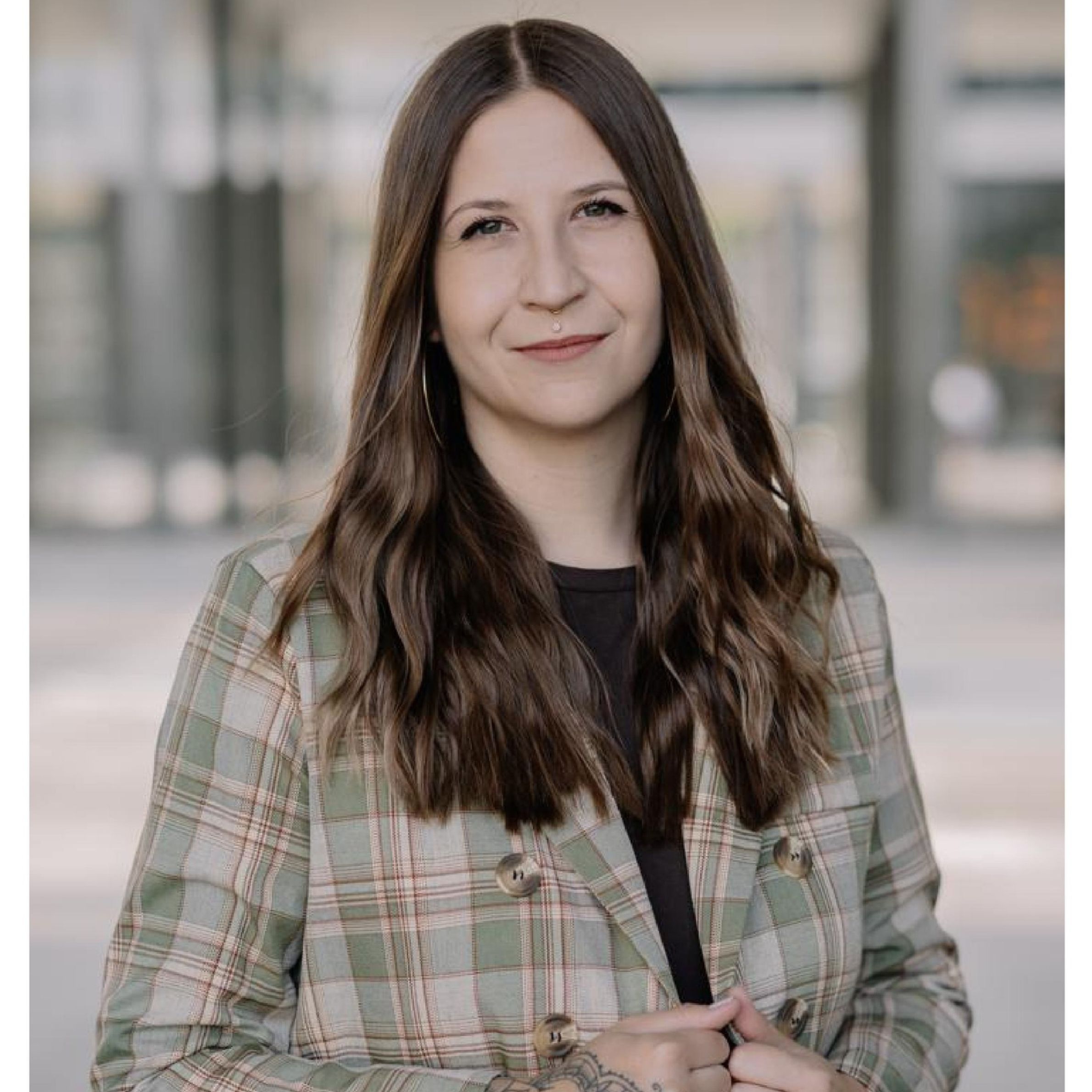Frau Jasmin Albin
