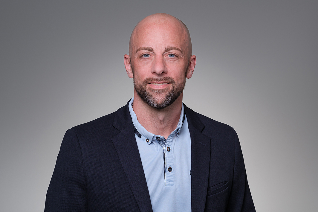 Appelle notre formateur professionnel Daniel Jelk.